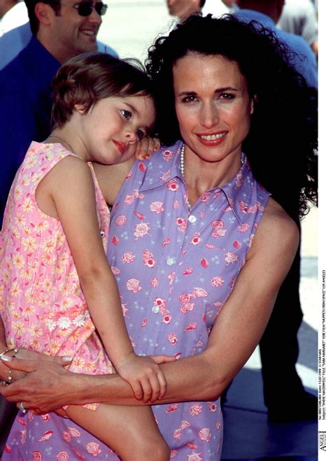 Photo Andie Macdowell Et Sa Fille Margaret à Los Angeles Juillet 1999 Purepeople