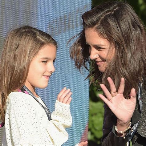 Katie Holmes Looks Just Like Suri Cruise Katie Holmes Is Her Daughter S Doppelganger In New