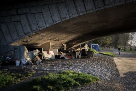Canadians Try Under Bridge Living For High Art And Fine Dining