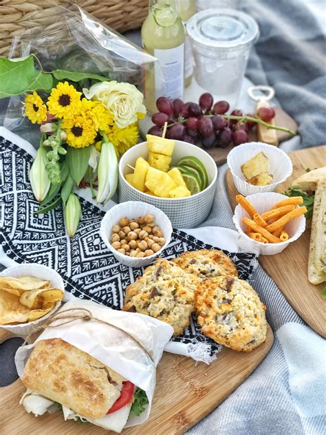 Easy Late Summer Picnic For Two Made By Carli Vegan Picnic Picnic Food Vegetarian Picnic