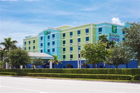 Hotel In Fort Lauderdale Holiday Inn Express And Suites Ft Lauderdale