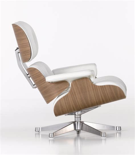 Vitra lounge chair white in zwei verschiedenen größen, nussbaum weiß pigmentiert, bezug leder premium oder grand. Vitra White Lounge Chair XL - Schale Nussbaum weiss ...