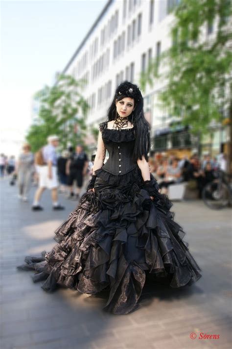 Wenn sie ein hochzeitskleid wollen, das nicht in ein klischee passt, das etwas herausragendes in sich hat, ist das 7kleid.de kleid ideal! WGT 2014 3 | Grufti-kleid, Modestil, Gothic kleider