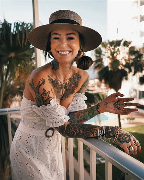 𝖘𝖆𝖒𝖒𝖎 On Instagram “candid 📷” Tattoed Women Tattoed Girls Inked