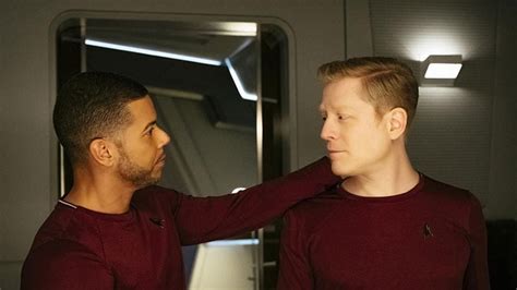 Star Trek Discovery Airs First Gay Male Kiss In Franchises History