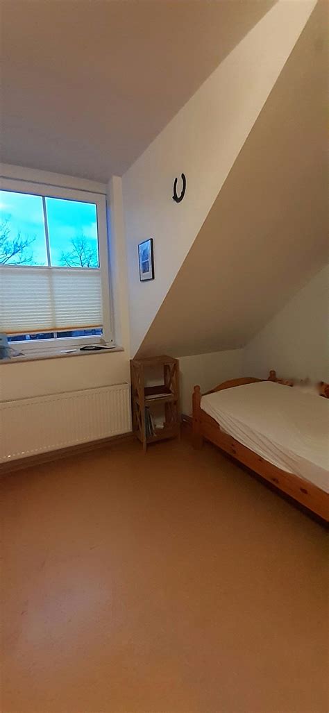 Brun blanc chambre �� coucher. Braune Möbel schlafzimmer? (hässlich)
