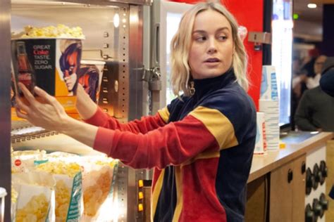 Captain Marvel Star Brie Larson Surprises Her Fans In Amc Theaters By