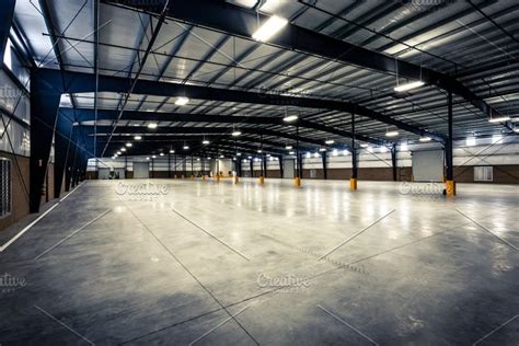 Large Empty Warehouse In 2020 Industrial Warehouse Warehouse Design