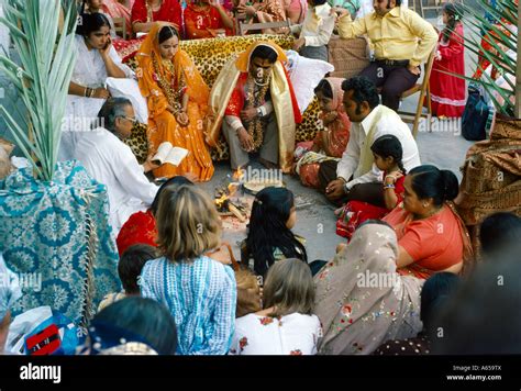 Hinduistische Hochzeit Fotos Und Bildmaterial In Hoher Auflösung Alamy