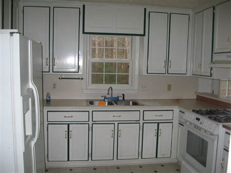 painting kitchen cabinets - not realted to other posted (sand, doors