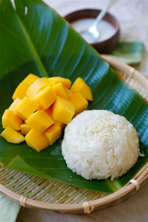 Bring the water in the steamer to the boil and steam the rice over moderate heat for 30 minutes, turning halfway. Mango Sticky Rice | Easy Delicious Recipes