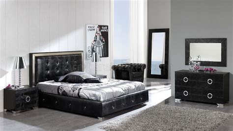 Chrysler modern 4 piece bedroom set gives you stylish pieces in your bedroom made for sleeping and storing. Black Button-Tufted Faux Leather Modern Platform Bed w/Storage