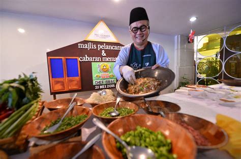 Ever get bored while doing your laundry? Dapur Berapi with Celebrity Chef Ismail at Promenade Cafe ...