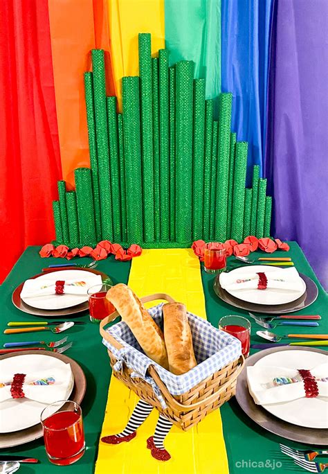 Diy Emerald City Backdrop For Wizard Of Oz Party Chica And Jo