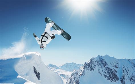 You have to fight natural obstacles and ungroomed snow at high speeds as you make your way down the mountain. Extreme Skiing Wallpaper - WallpaperSafari