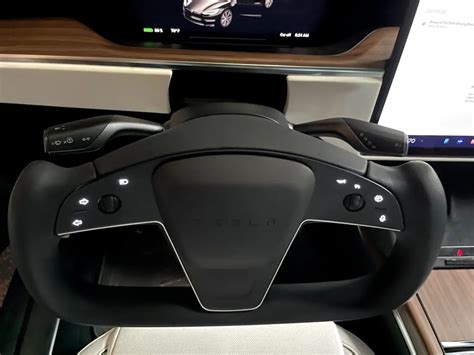 Tesla Model S Plaid Owner Mods Yoke Steering Wheel To Add Stalks