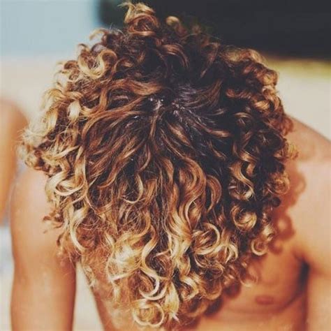 39 Best Curly Hairstyles And Haircuts For Men 2021 Styles