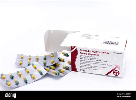 Tramadol Hydrochloride 50mg Cápsulas De Caja Y Blisters Sobre Fondo