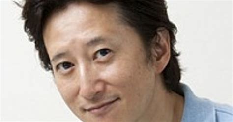 É o irmão mais velho de gêmeas, as quais o garoto achava muito chatas e irritantes, o fazendo ficar recluso em seu quarto. Microsoft's Age-Guessing Site Confirms Hirohiko Araki's ...
