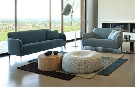 So kann auch ein kleiner raum durch eine fensterfront größer wirken. Kleine Sofas für kleine Räume: Sofa "Divanitas" von ...
