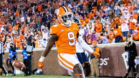 Who do our writers see emerging from an unorthodox fall season as the national champ. NCAA football picks, predictions: Clemson vs Miami leads ...