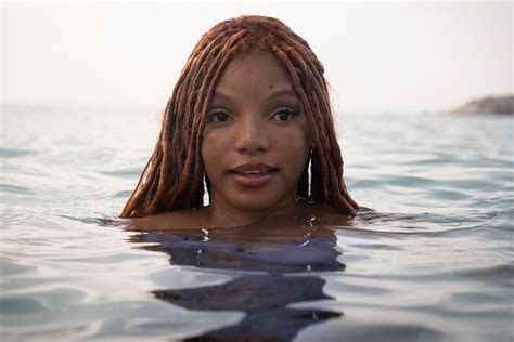 the little mermaid s halle bailey explains why ariel s iconic hair flip was hard to pull off