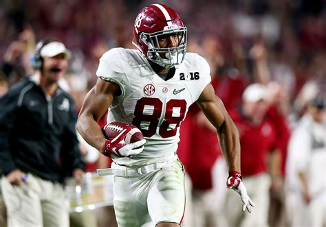 The Giants Need To Find A Playmaking Tight End Is Oj Howard That Guy