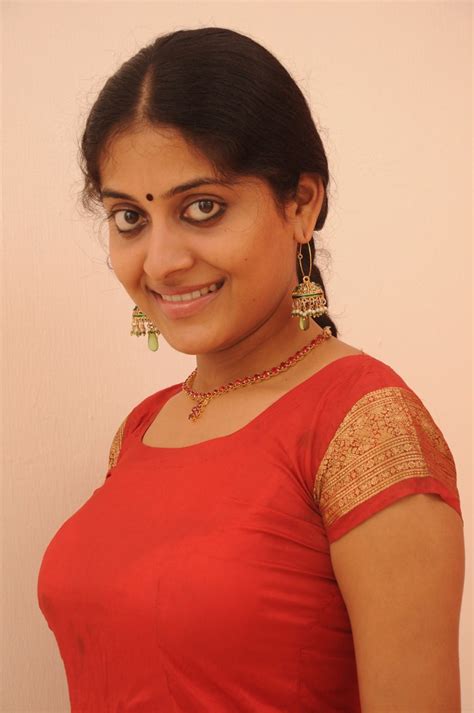 Tamil Actress Kavitha Nair Pics In Traditional Wear Cinehub