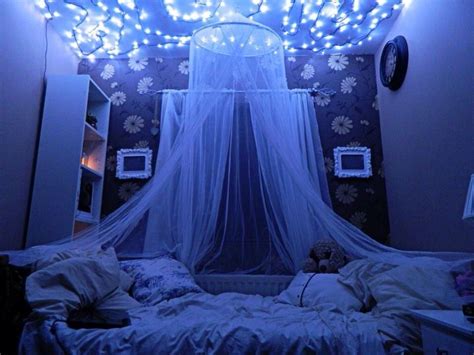 Dark Blue Aesthetic Bedroom In This Bedroom In Designer Lorenzo Castillos Home A Deep Red