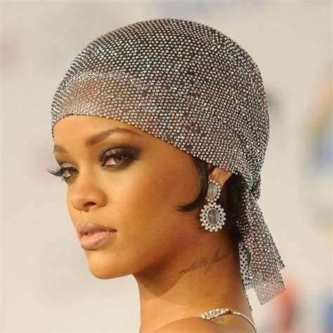 Rihanna Cfda Awards 2014 X Swarovski Diamonds Dress Celebrity Beauty