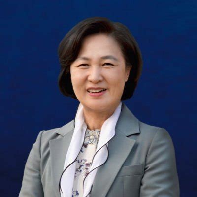 1뉴욕 사교계 발칵 뒤집은 모든 것이 거짓인 '가짜 상속녀', 누구? 추미애 나이 결혼 남편 서성환 가족 고향 자녀 재산 노무현 윤석열