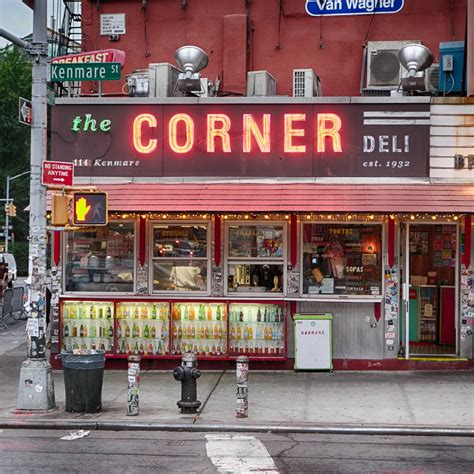 The Corner Deli Nyc Viewing Nyc Deli Shop Facade Vintage Diner