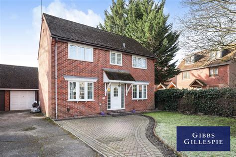 Holm Grove Hillingdon Middlesex Ub10 9lz 3 Bed Detached House £