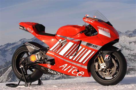 Motogp Legendary Bikes The Ducati Gp7 Everything Moto