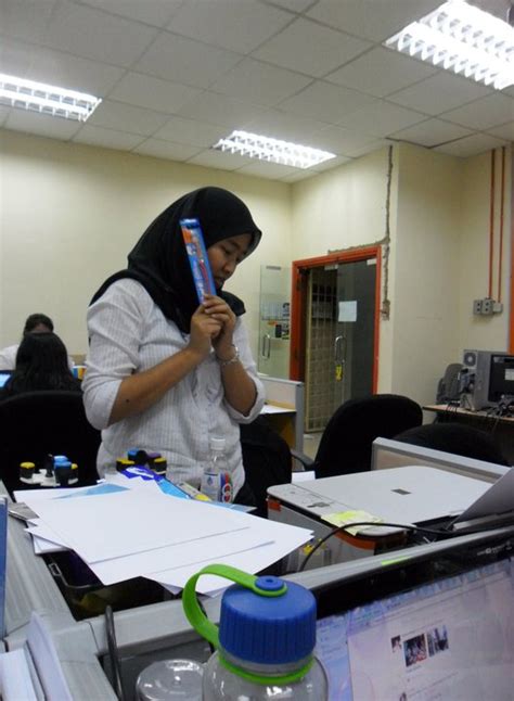Patut jua kutiup semangat kanda jebat dalam jiwa sendiri biar unggun derhaka yang ditinggalkan terus semarak. cik bidadari jahat..: kisah isteri yang curang.