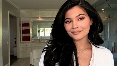Watch Kylie Jenner Do Her Lip Liner With Her Eyes Closed—and More Beauty Secrets Beauty