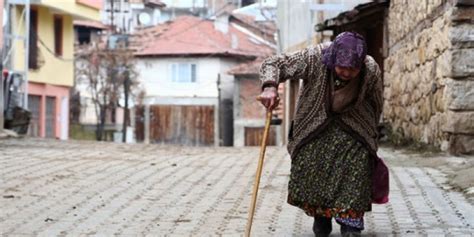 Türkiye de Yaşlı Nüfus Oranı Artıyor