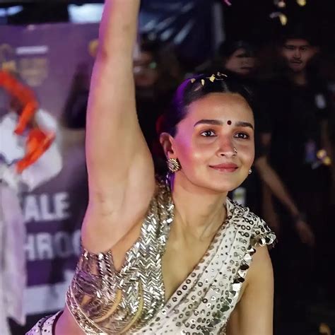 actress addicted on twitter it s aliabhatt morning ️‍🔥 ️‍🔥 her smooth milky armpits just made