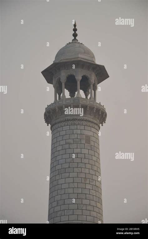 Minarets Of The Majestic Taj Mahal At Agra India Stock Photo Alamy