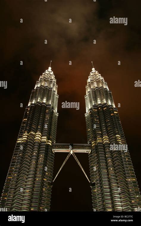 The Petronas Towers At Night Kuala Lumpur Malaysia Stock Photo Alamy