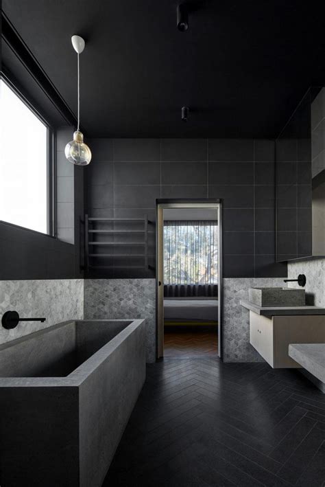 Salle de bain noire: 40 idées de design moderne à découvrir vite