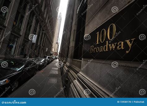 100 Broadway At Lower Manhattan Editorial Stock Photo Image Of Apple