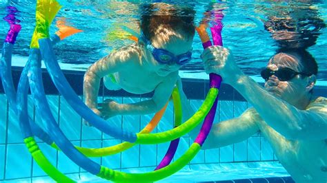 Niños Nadando En Piscina En Alemania Youtube