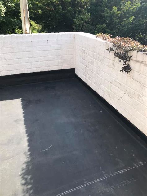 Thin pieces of material (sometimes metal) that have been installed to weatherproof the roof and stop water entering at angles or joint. Flat Roof Leak Repair | Leaking Flat Roof Replacement ...