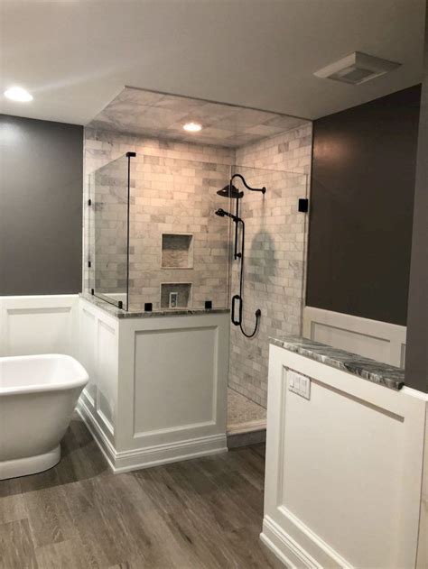 40 Beautiful Master Bathroom Design Ideas - MAGZHOUSE