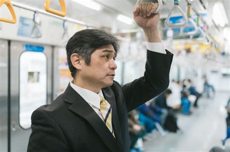 Perilaku Yang Paling Menyebalkan Menurut Pengguna Kereta Jepang Magita Jaya Perkasa