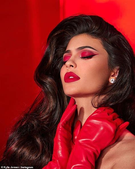 Stunning Kylie Gave A Sultry Pose While Modeling Her New Makeup Collection For The New Ca