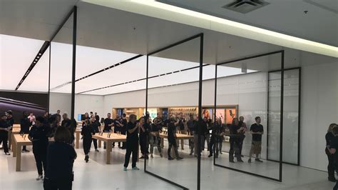 Самые новые твиты от app store (@appstore): New Apple store opens at Eastview