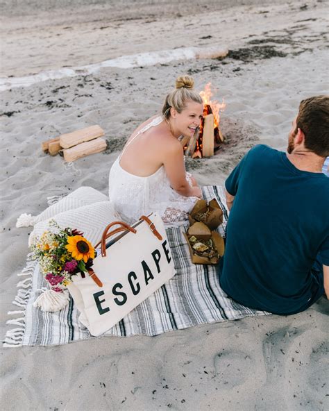 how to host an intimate beach picnic
