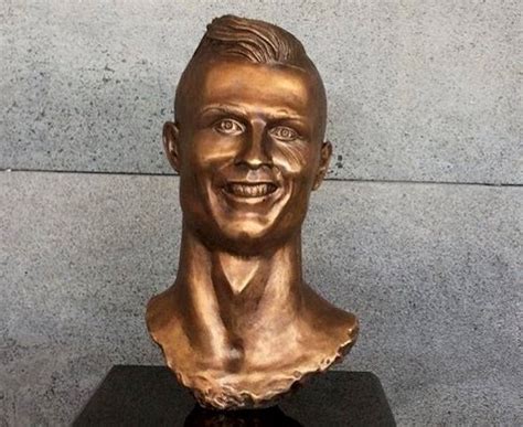 cristiano ronaldo statue real madrid superstar given terrible new statue daily star